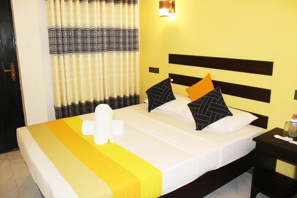Amron Resort Sigiriya Esterno foto