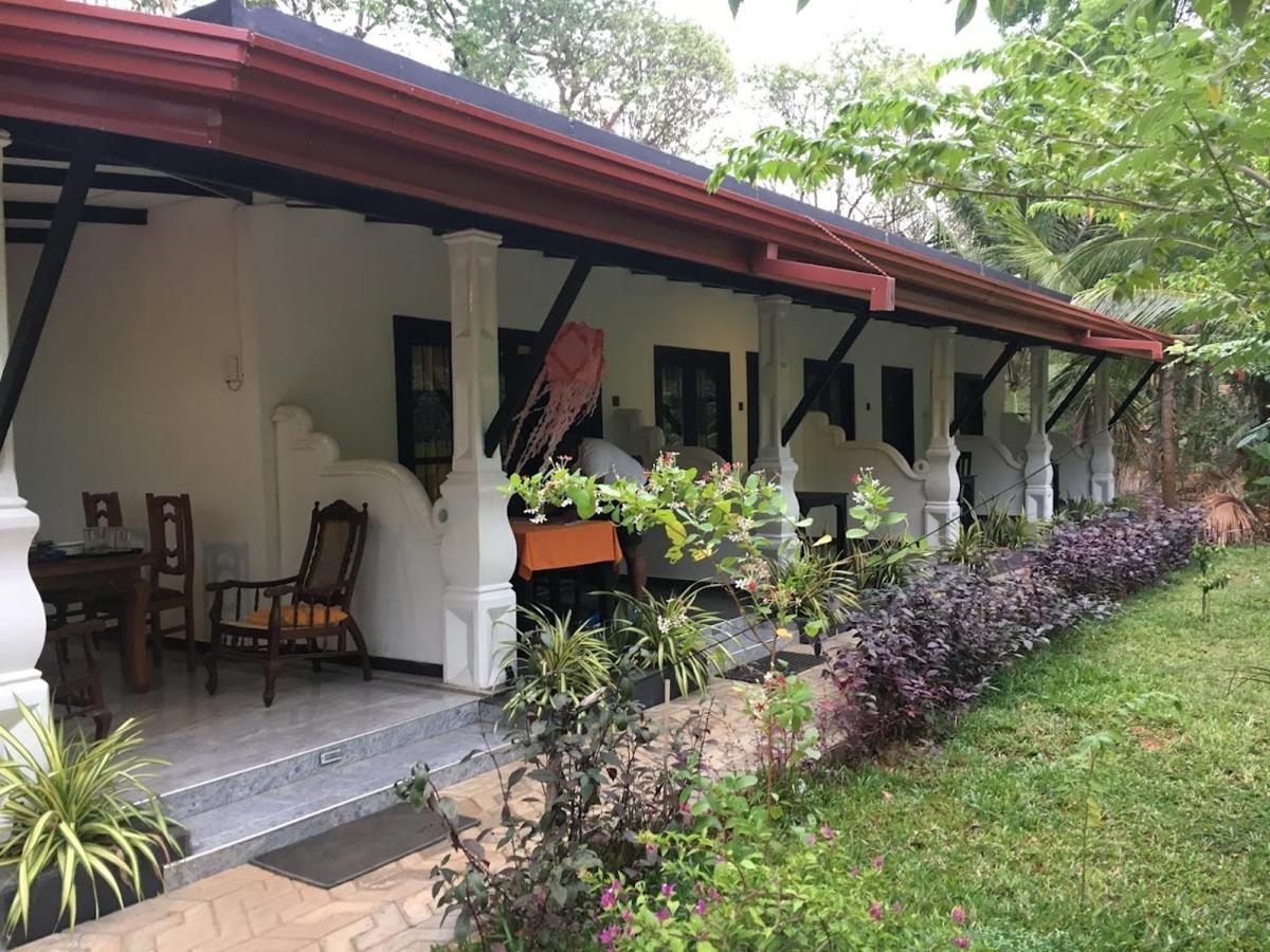 Amron Resort Sigiriya Esterno foto