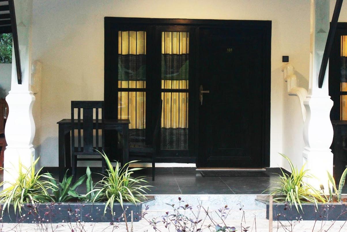 Amron Resort Sigiriya Esterno foto