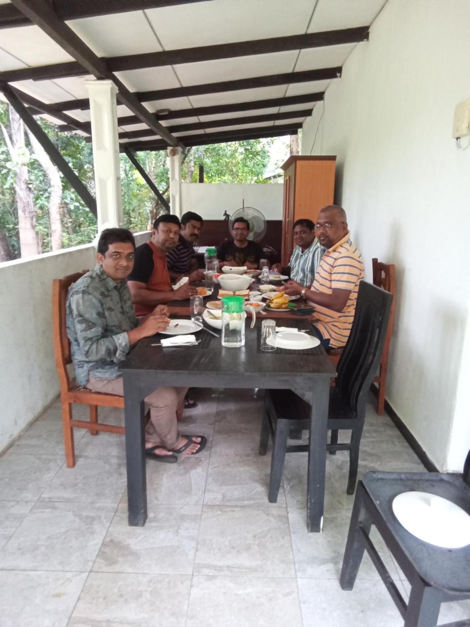 Amron Resort Sigiriya Esterno foto